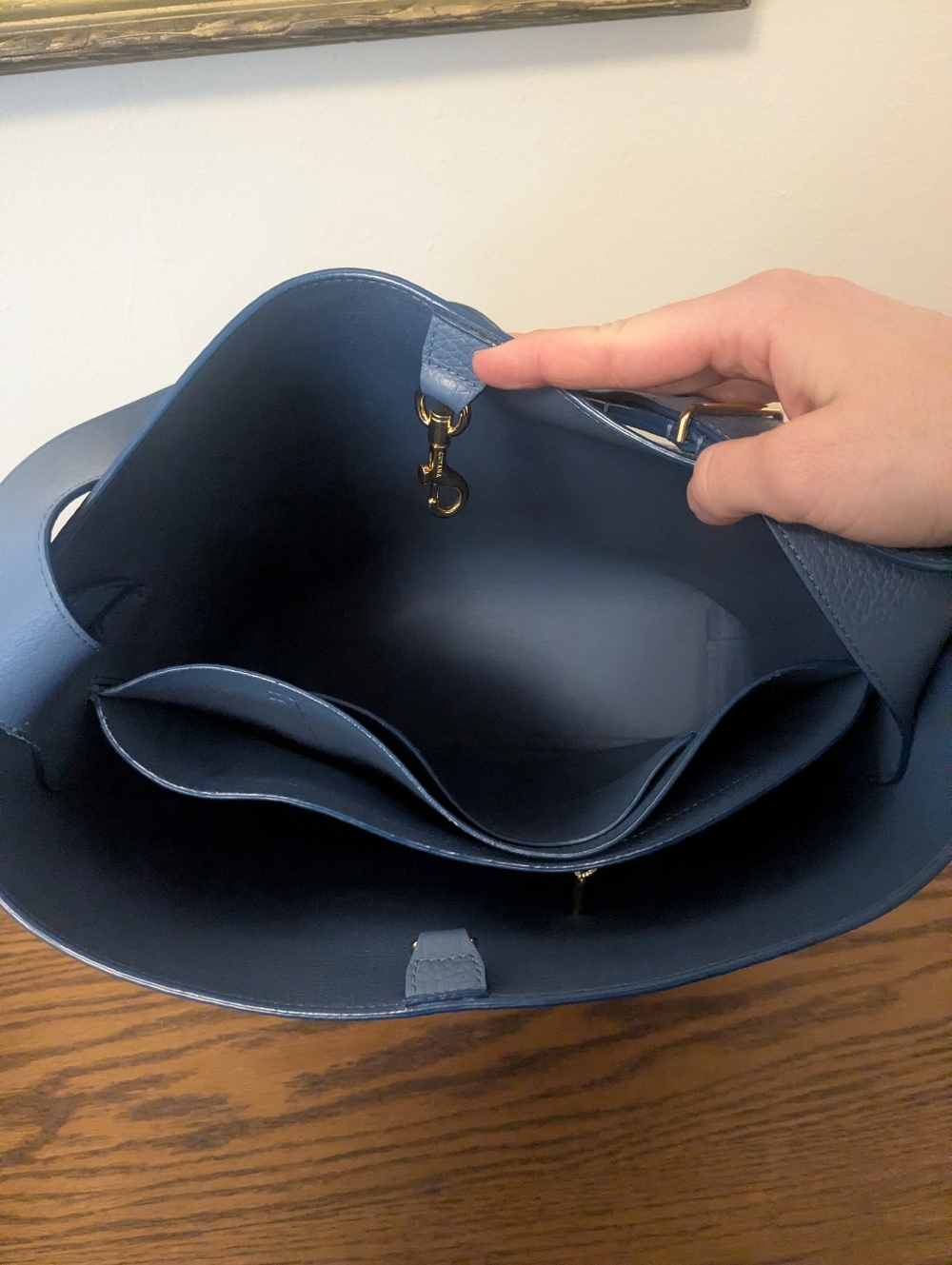 Cuyana Oversized Linea Bag In Sky - Picture 4 of 5